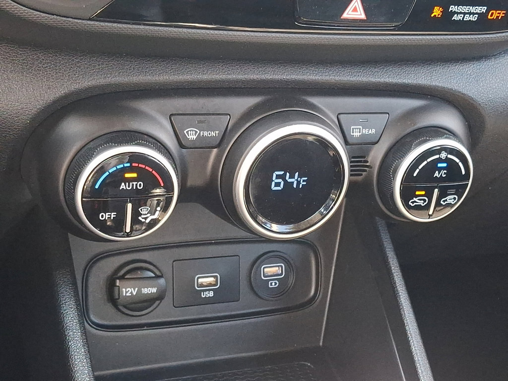 Used 2020 Hyundai Venue SEL image 28