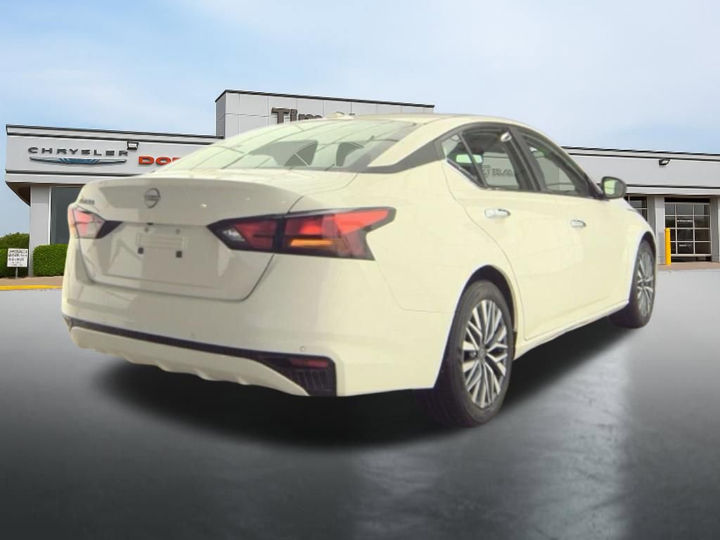Used 2025 Nissan Altima 2.5 SV image 4