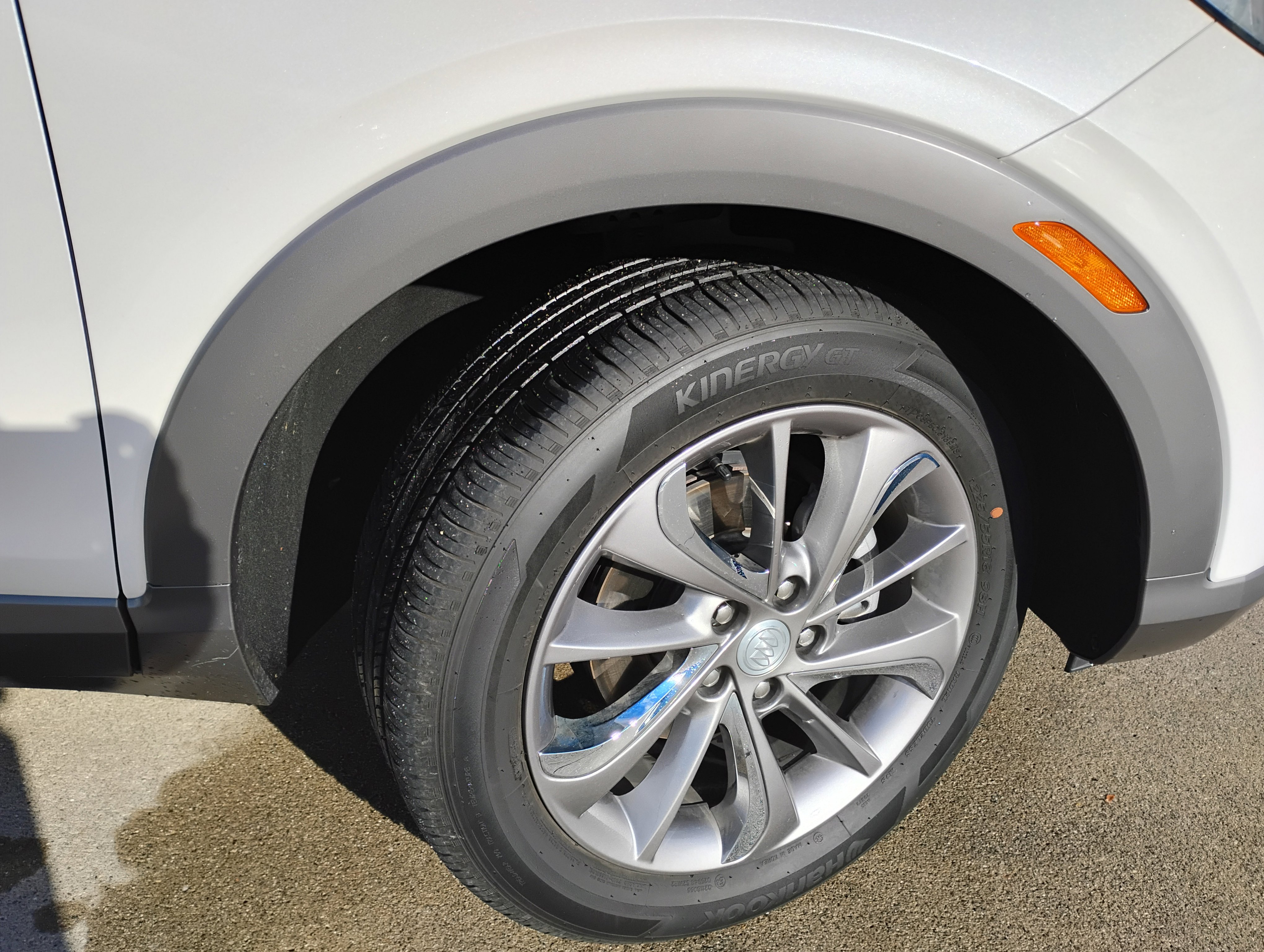 Used 2022 Buick Encore GX Essence w/ Experience Buick Package image 27