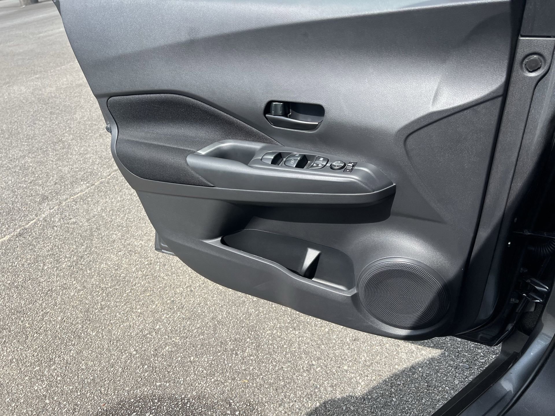 Certified 2025 Nissan Kicks Play S image 12