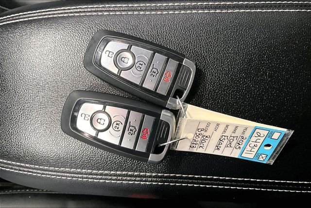 Used 2025 Ford Escape Platinum AWD/4WD image 43