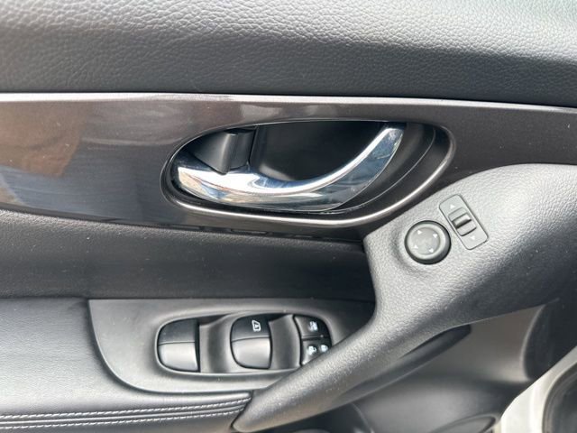 Used 2020 Nissan Rogue SV image 13