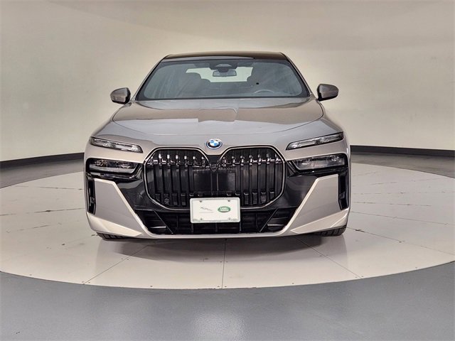 Used 2025 BMW 750e xDrive w/ Executive Package image 9
