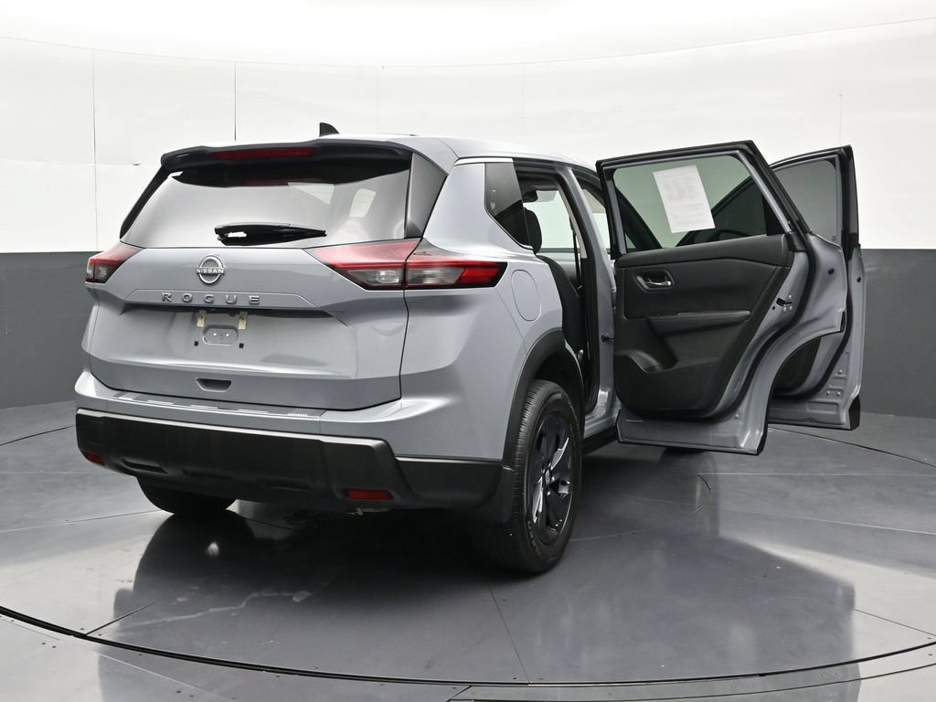 Used 2026 Nissan Rogue SV FWD image 34