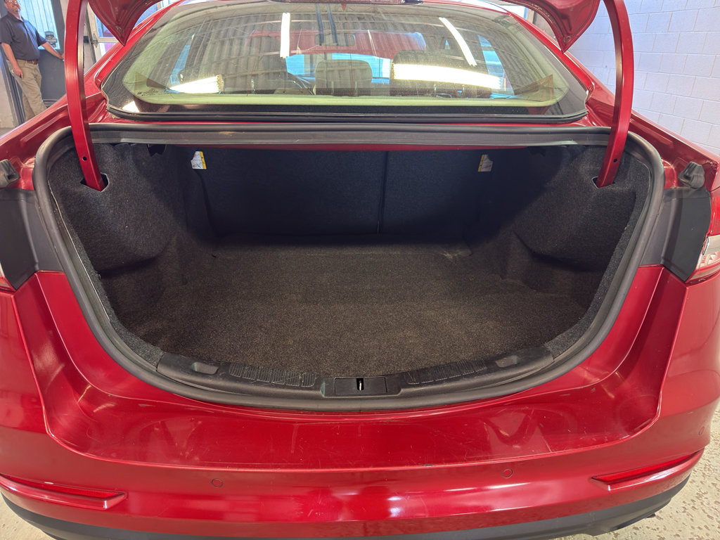 Used 2020 Ford Fusion SE FWD image 31
