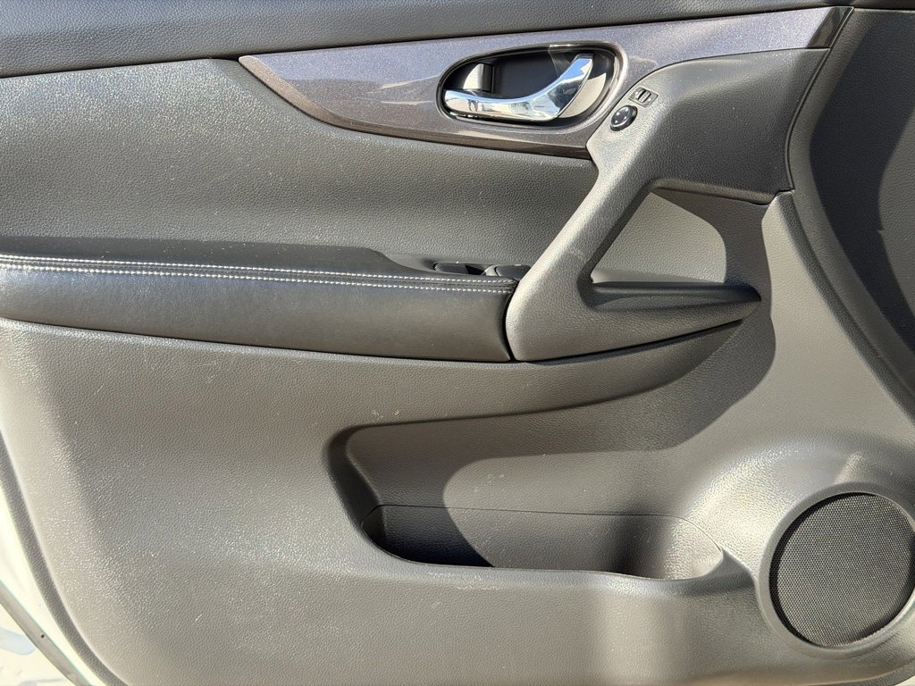 Used 2020 Nissan Rogue SV image 22