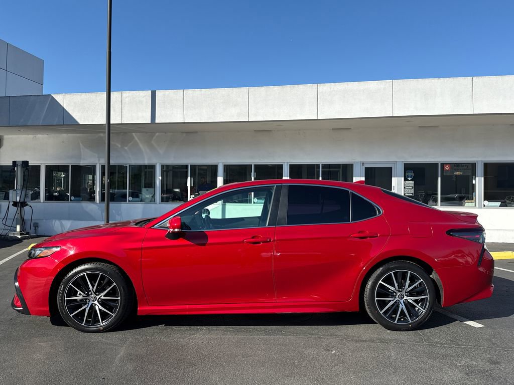 Used 2024 Toyota Camry SE w/ Audio Upgrade Package image 5