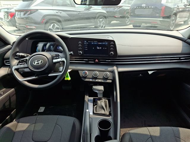 New 2026 Hyundai Elantra SE FWD image 10