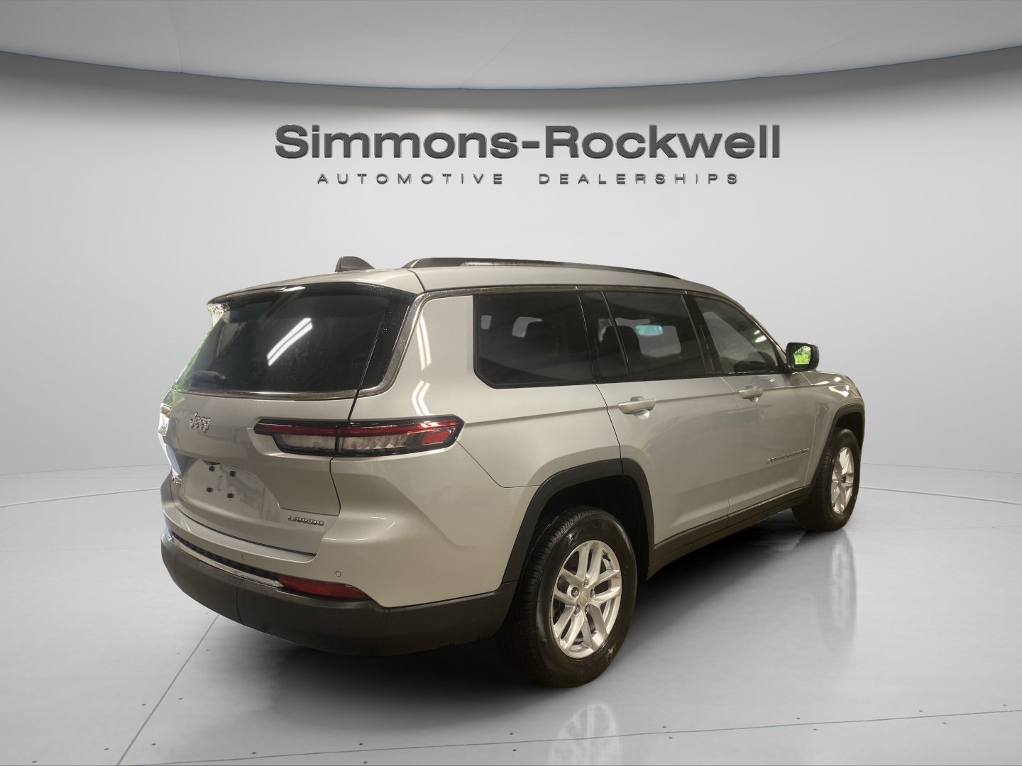 Used 2023 Jeep Grand Cherokee L Laredo AWD/4WD image 5