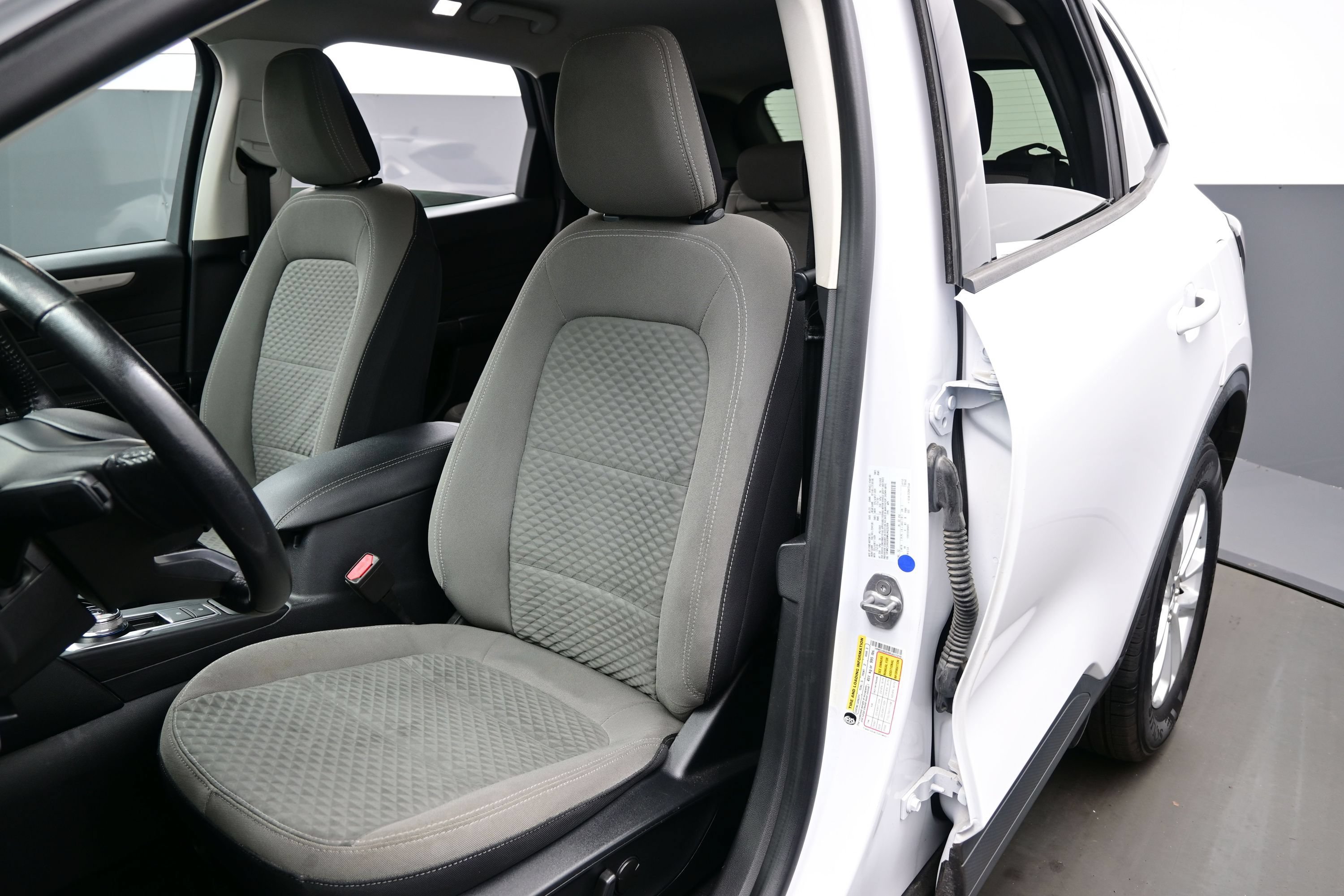 Used 2021 Ford Escape SE w/ Convenience Package FWD image 11