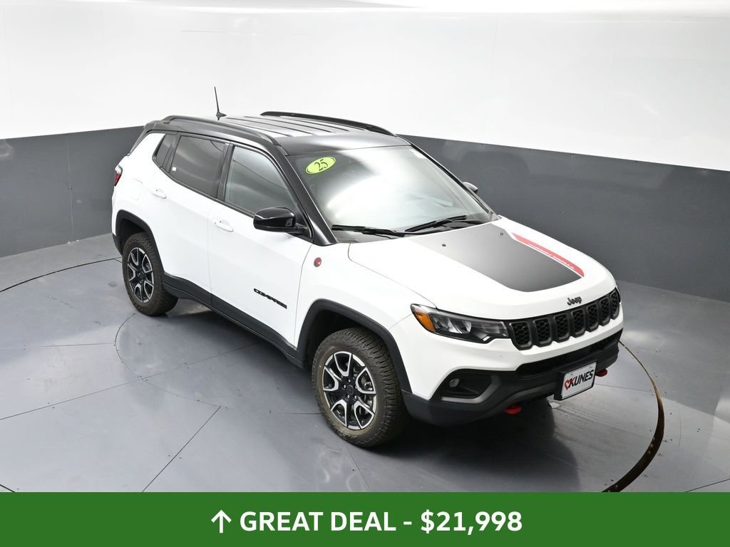 Used 2025 Jeep Compass Trailhawk w/ Trailer Tow Group image 46