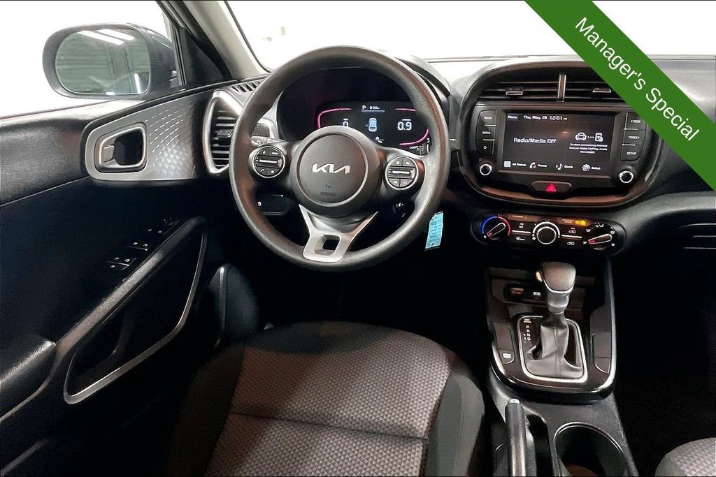 Used 2025 Kia Soul LX w/ LX Technology Package FWD image 6