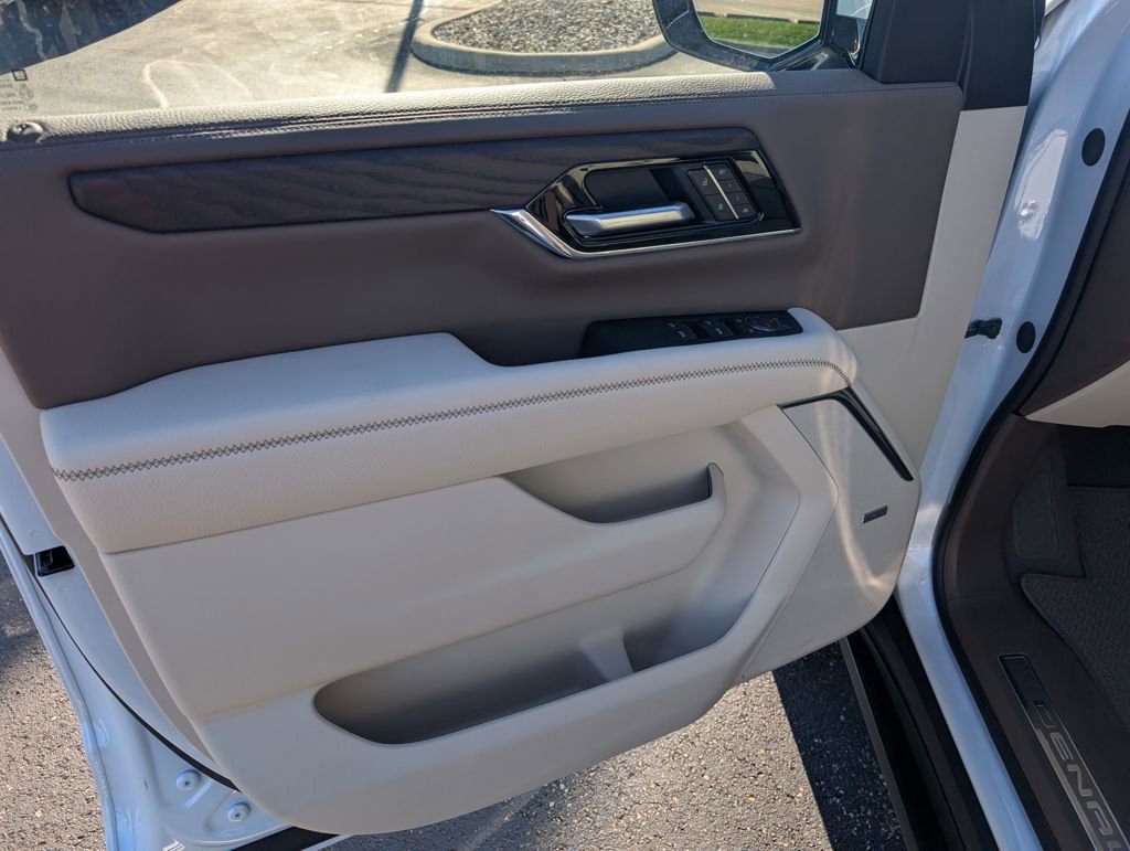 New 2026 GMC Yukon XL Denali w/ Denali Reserve Package image 14
