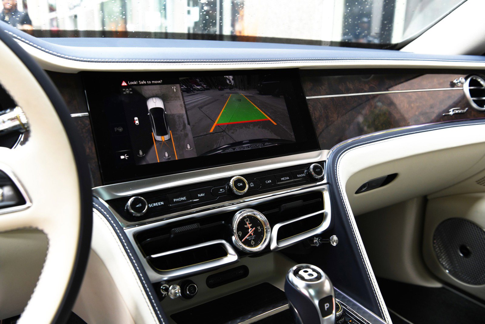 New 2025 Bentley Flying Spur Plug-In Hybrid image 17