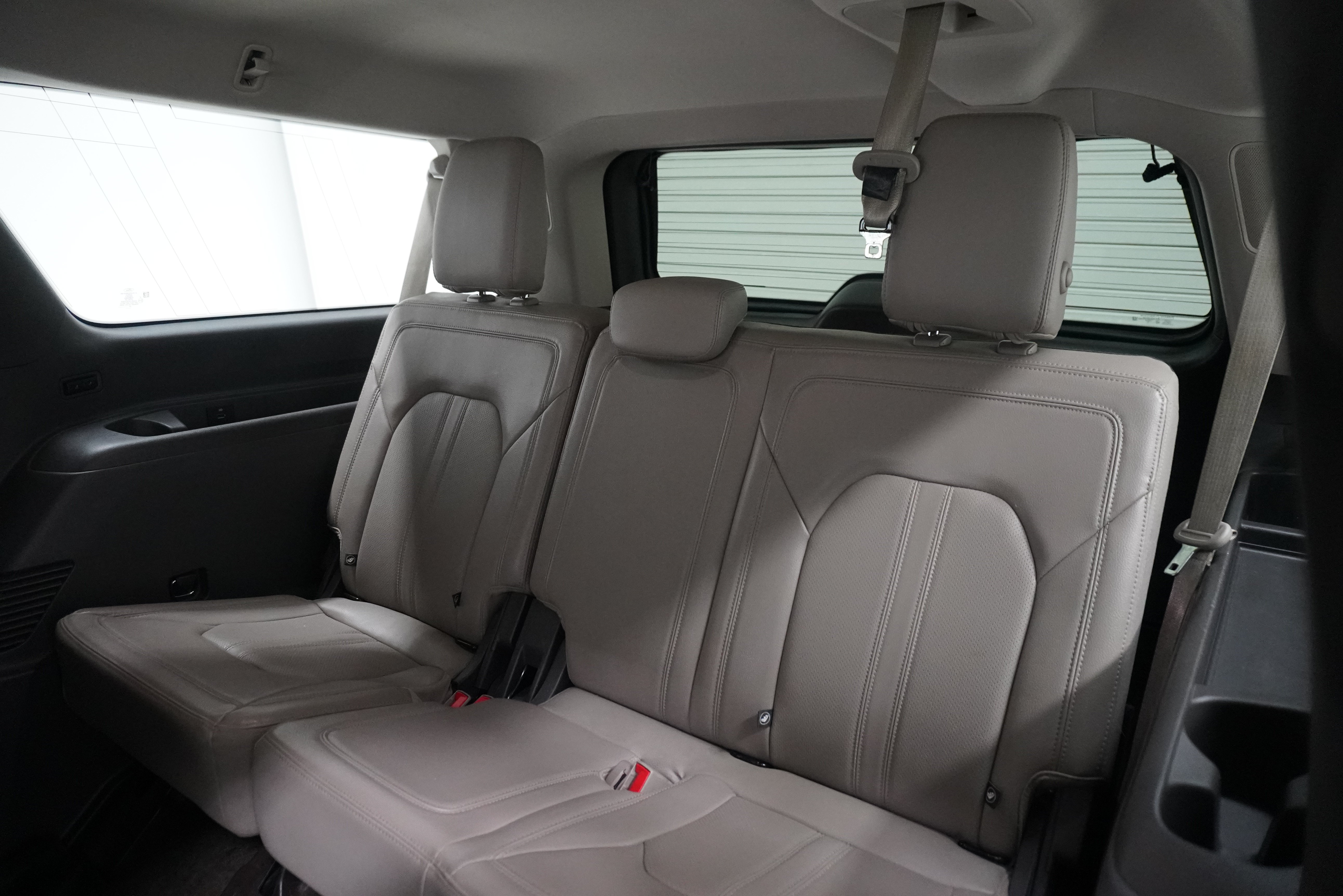 Used 2020 Ford Expedition Max Limited RWD image 13