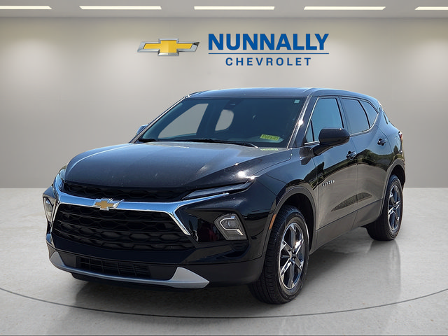 Used 2025 Chevrolet Blazer LT FWD image 1