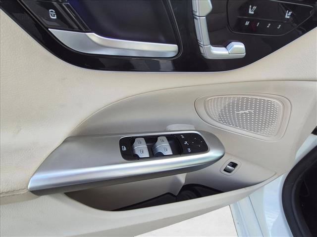Used 2024 Mercedes-Benz C 300 Sedan image 8