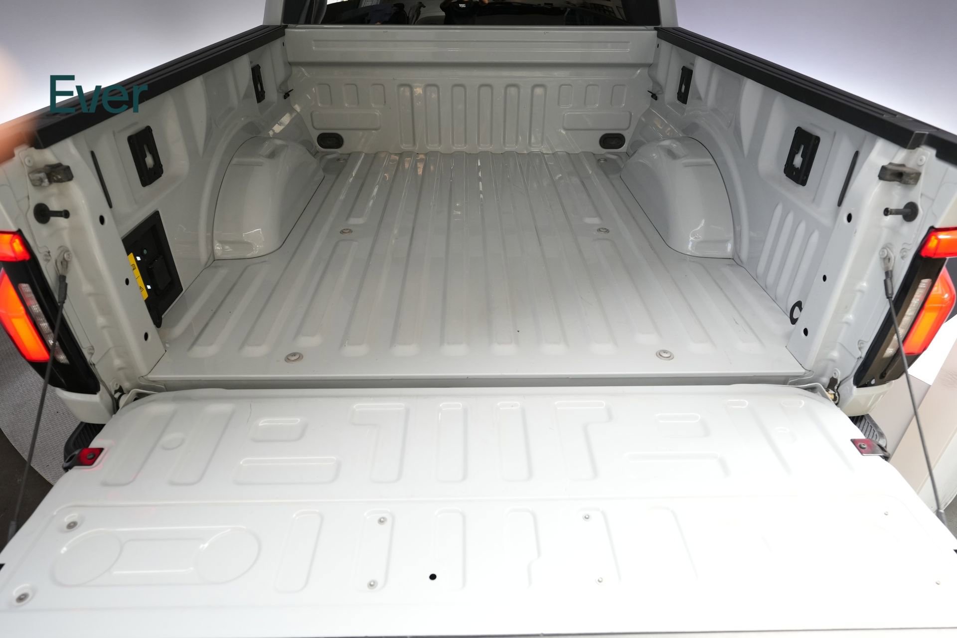 Used 2023 Ford F150 Lightning XLT image 8