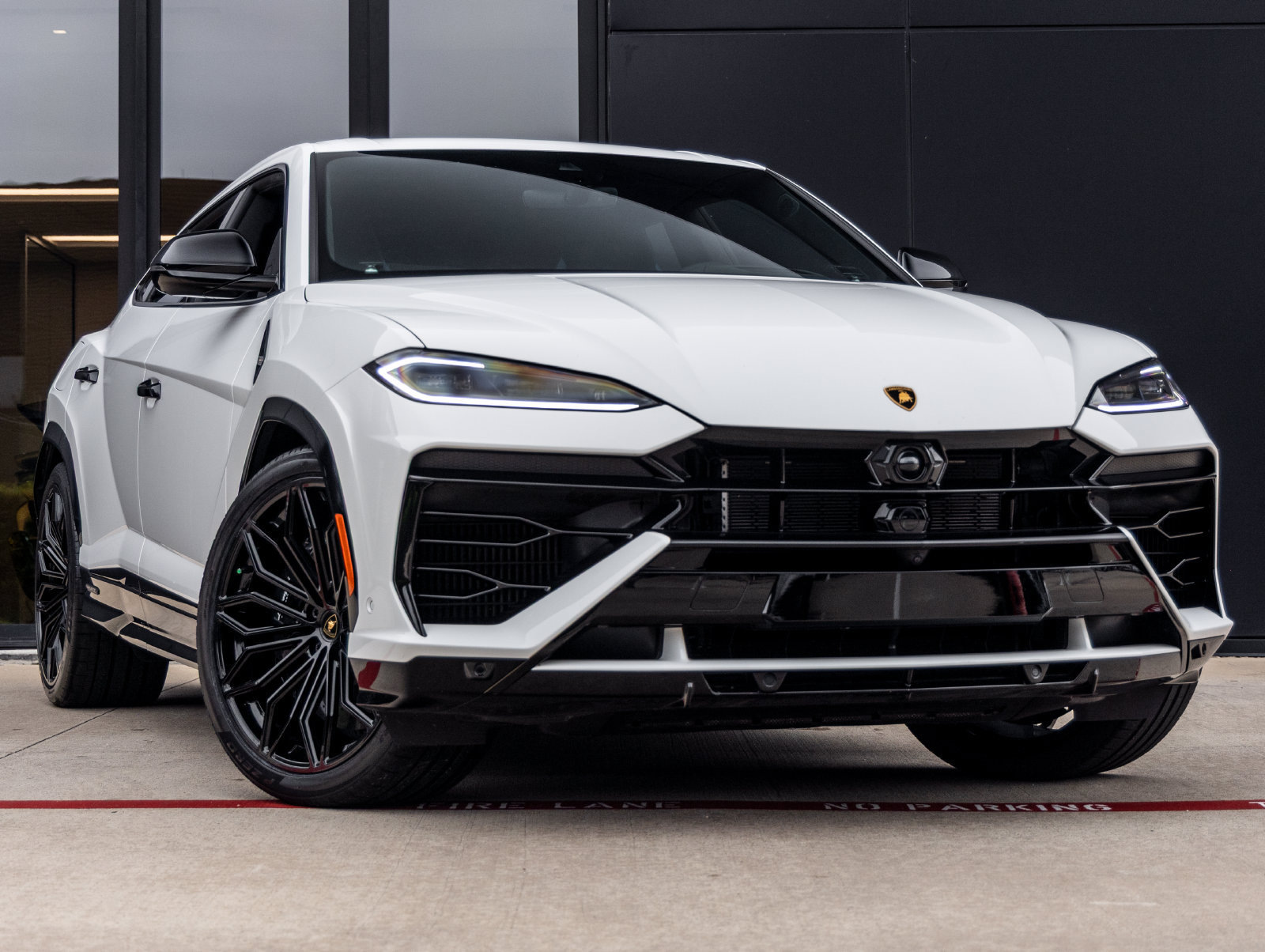 Used 2025 Lamborghini Urus S AWD/4WD image 2