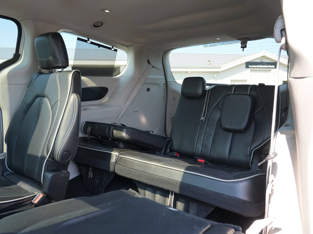 Used 2023 Chrysler Pacifica Limited FWD image 25