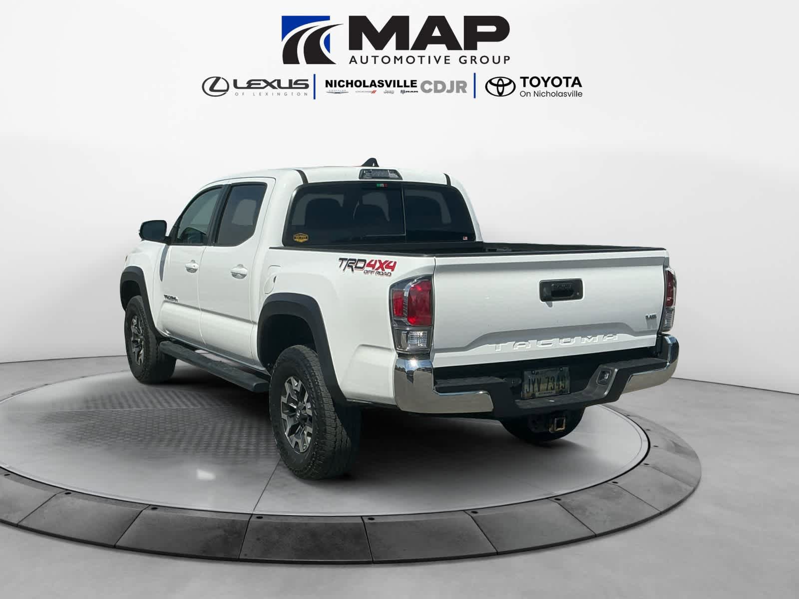 Used 2023 Toyota Tacoma TRD Off-Road AWD/4WD image 3
