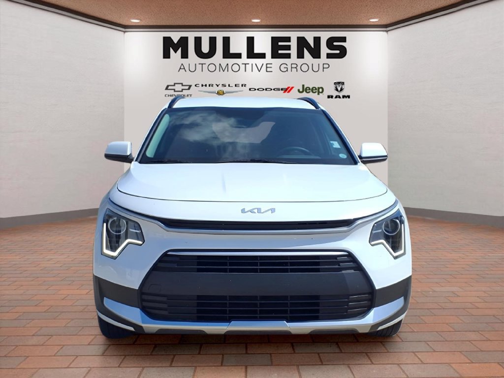 Used 2025 Kia Niro LX FWD image 2