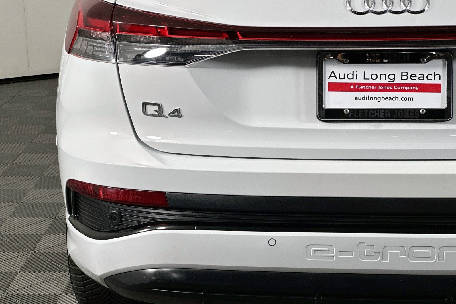 Used 2023 Audi Q4 e-tron Premium Plus w/ Premium Plus AWD/4WD image 17