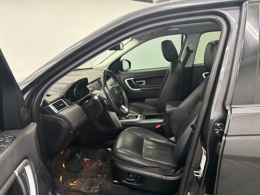 Used 2017 Land Rover Discovery Sport HSE AWD/4WD image 9
