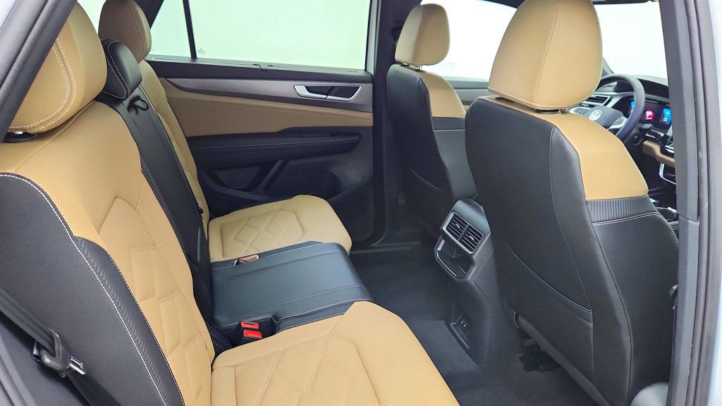 Used 2024 Volkswagen Atlas Cross Sport SE w/ Panoramic Sunroof Package image 23
