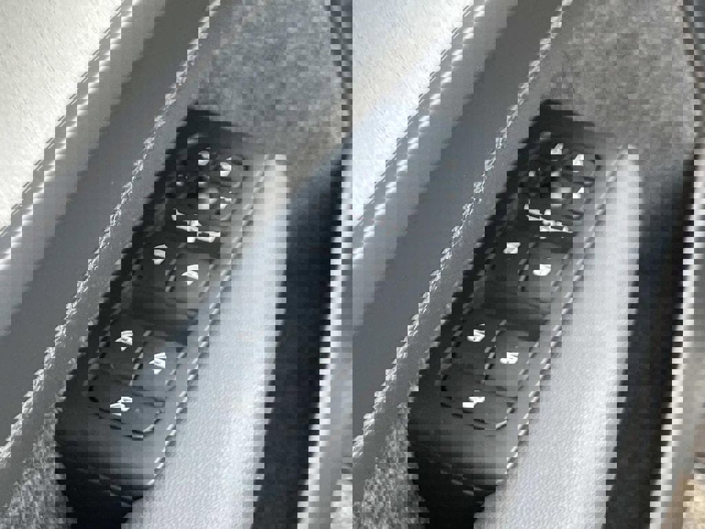 Certified 2026 Volvo XC40 B4 Core w/ Climate Package FWD image 21