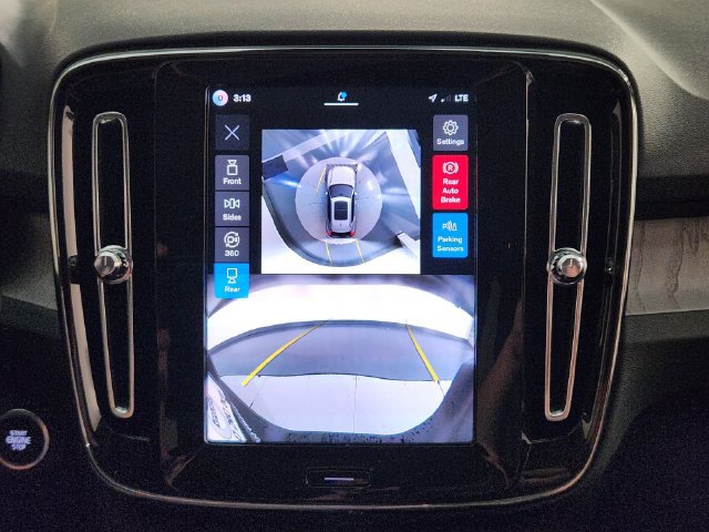 Certified 2026 Volvo XC40 B5 Plus w/ Protection Package Premier AWD/4WD image 18