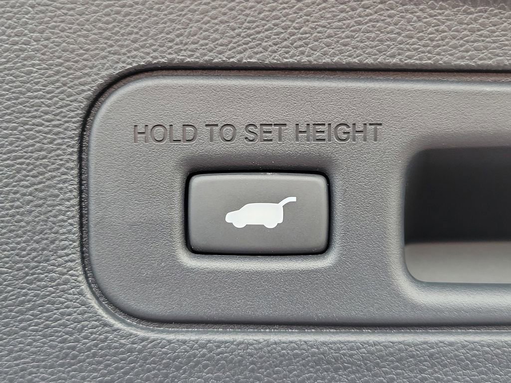 Certified 2025 Acura MDX FWD w/ Technology Package image 12