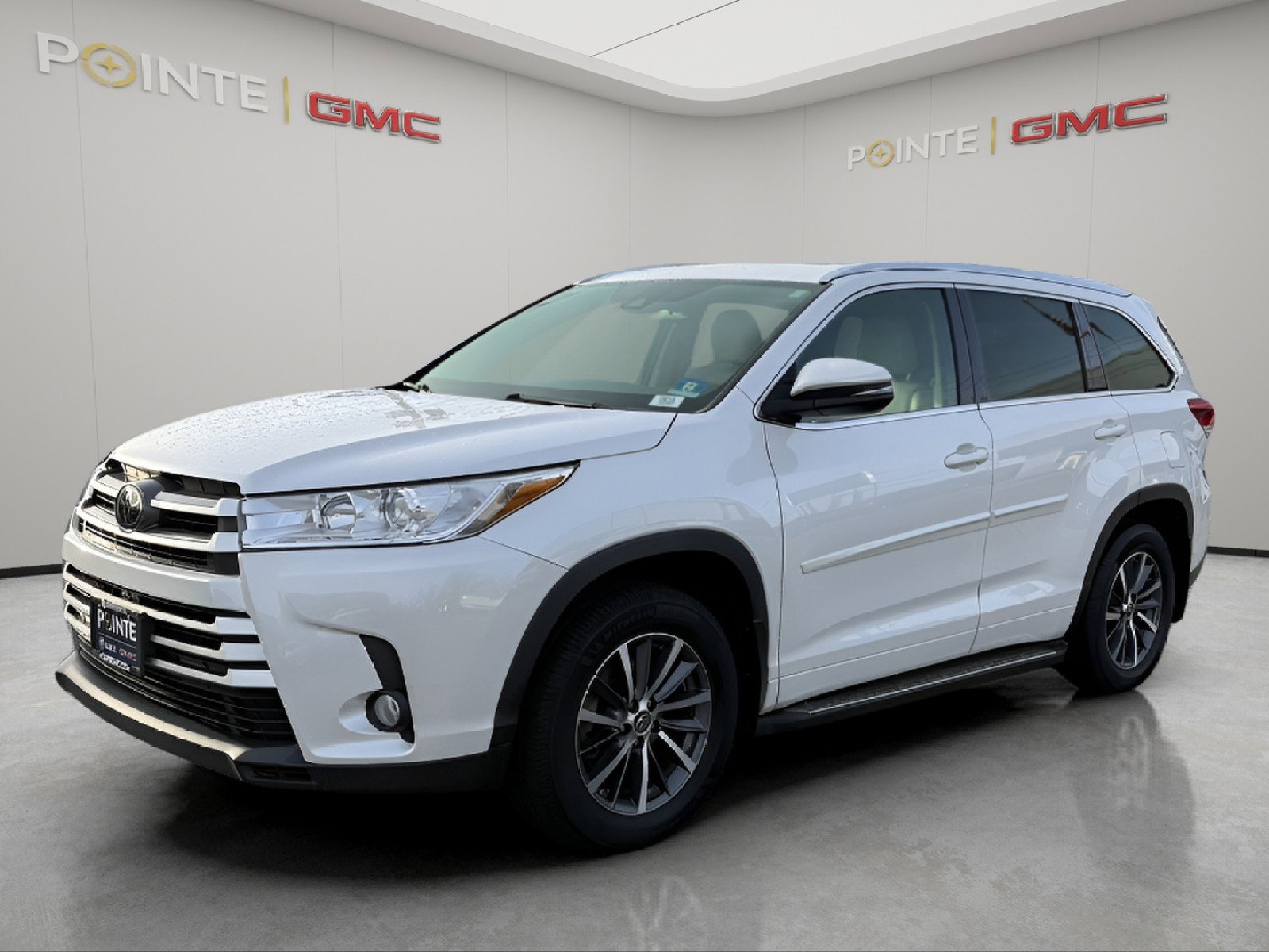 Used 2018 Toyota Highlander XLE image 3