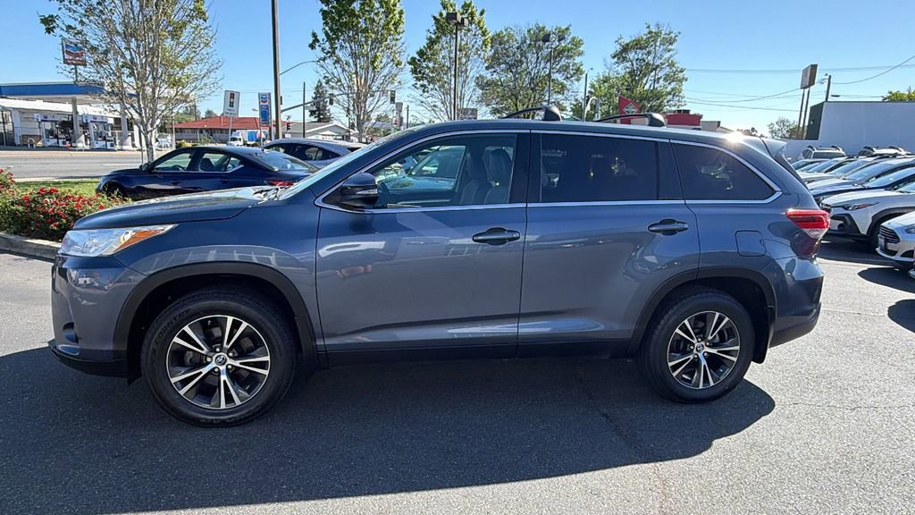 Used 2019 Toyota Highlander Plus AWD/4WD image 7