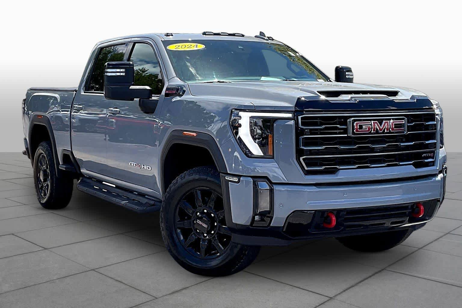 Used 2024 GMC Sierra 2500 AT4 w/ Technology Package AWD/4WD image 3