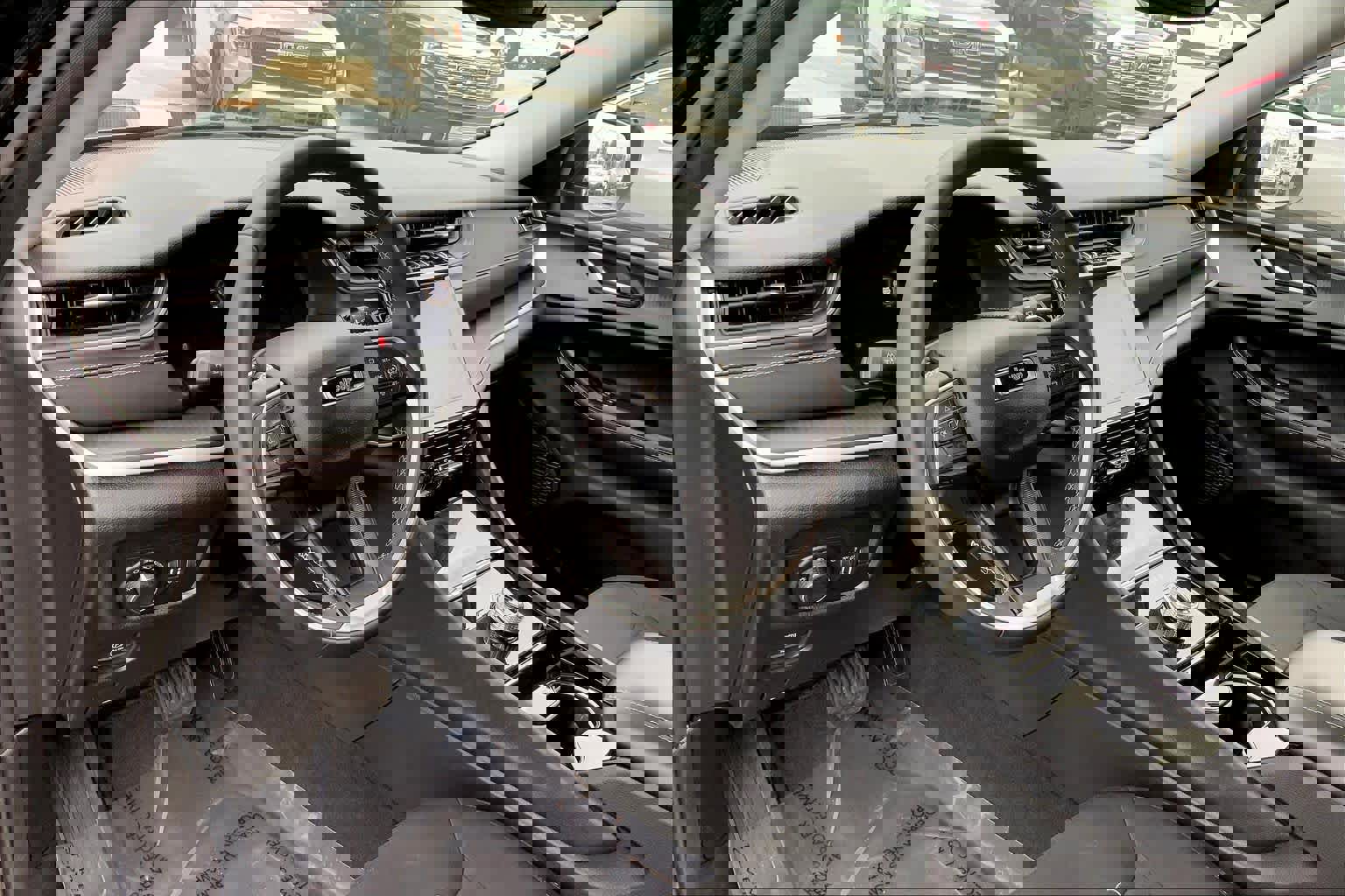 Used 2023 Jeep Grand Cherokee L Laredo image 15