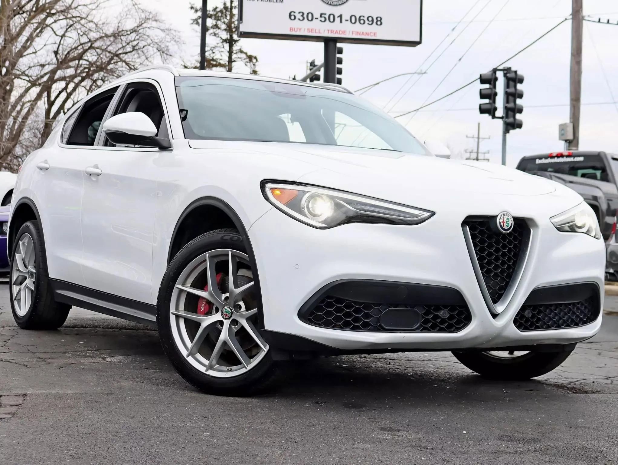 Used 2018 Alfa Romeo Stelvio Ti AWD/4WD image 2