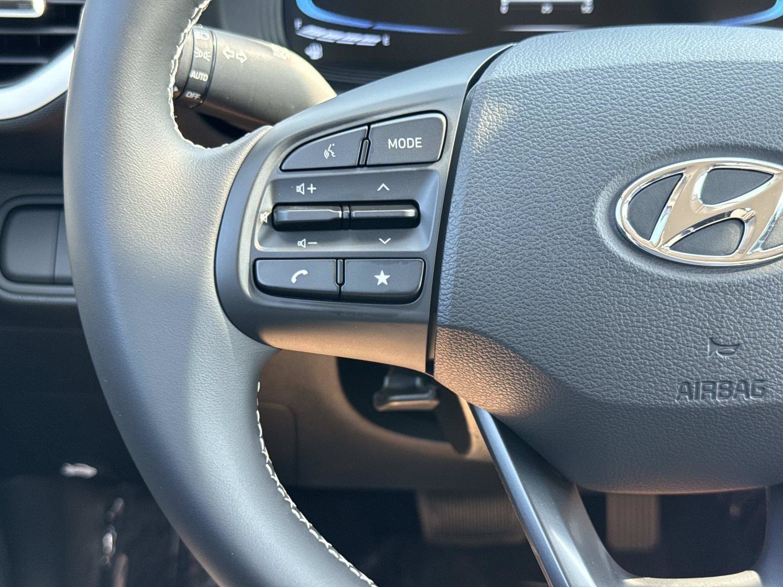 Certified 2025 Hyundai Venue Limited FWD image 10