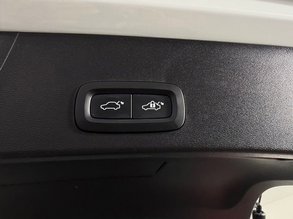 Used 2023 Volvo XC40 Recharge Ultimate w/ Protection Package Premier image 30