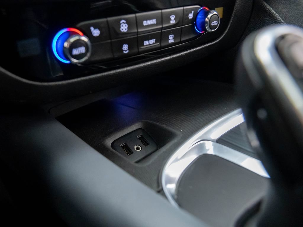 Used 2019 Buick Enclave Essence w/ LPO, Sport Appearance Package image 28