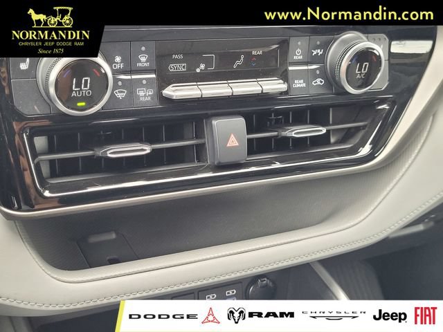 Used 2022 Toyota Highlander XLE FWD image 11