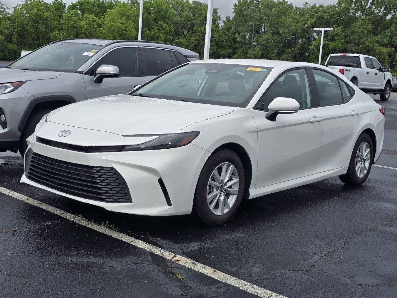 Used 2025 Toyota Camry LE FWD image 3