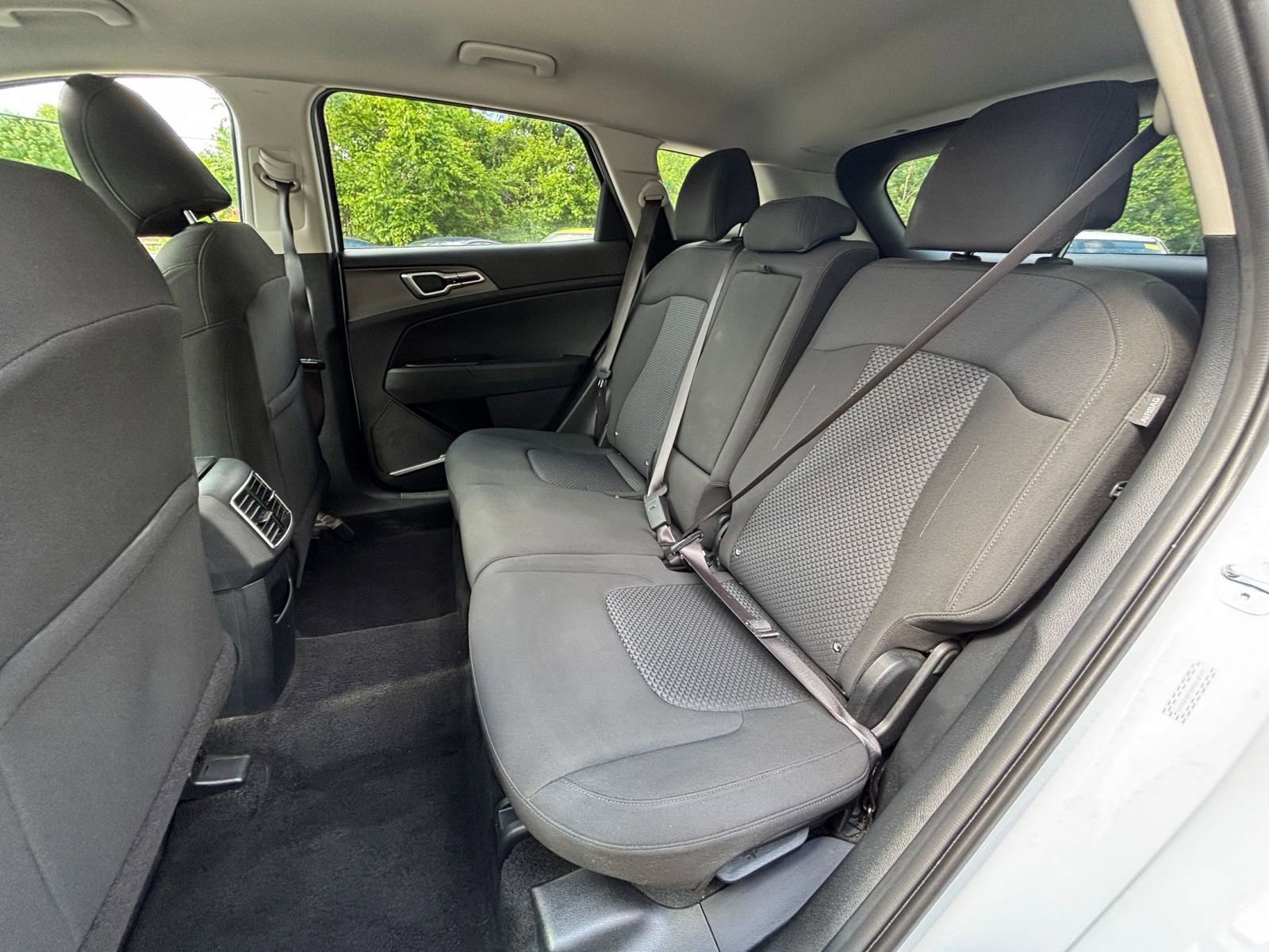 Used 2025 Kia Sportage LX FWD image 33