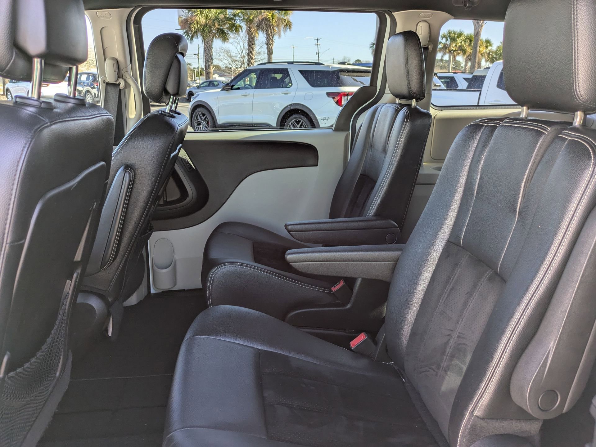 Used 2018 Dodge Grand Caravan SXT image 18