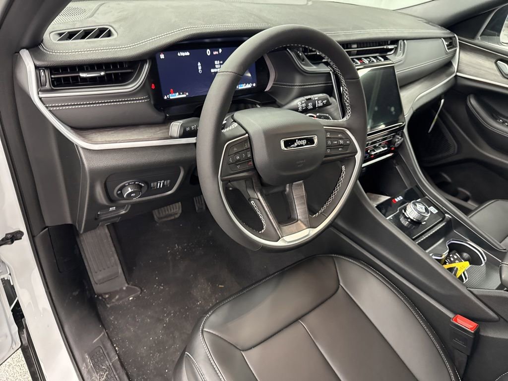 Used 2025 Jeep Grand Cherokee L Limited w/ MOPAR Finishing Package image 16