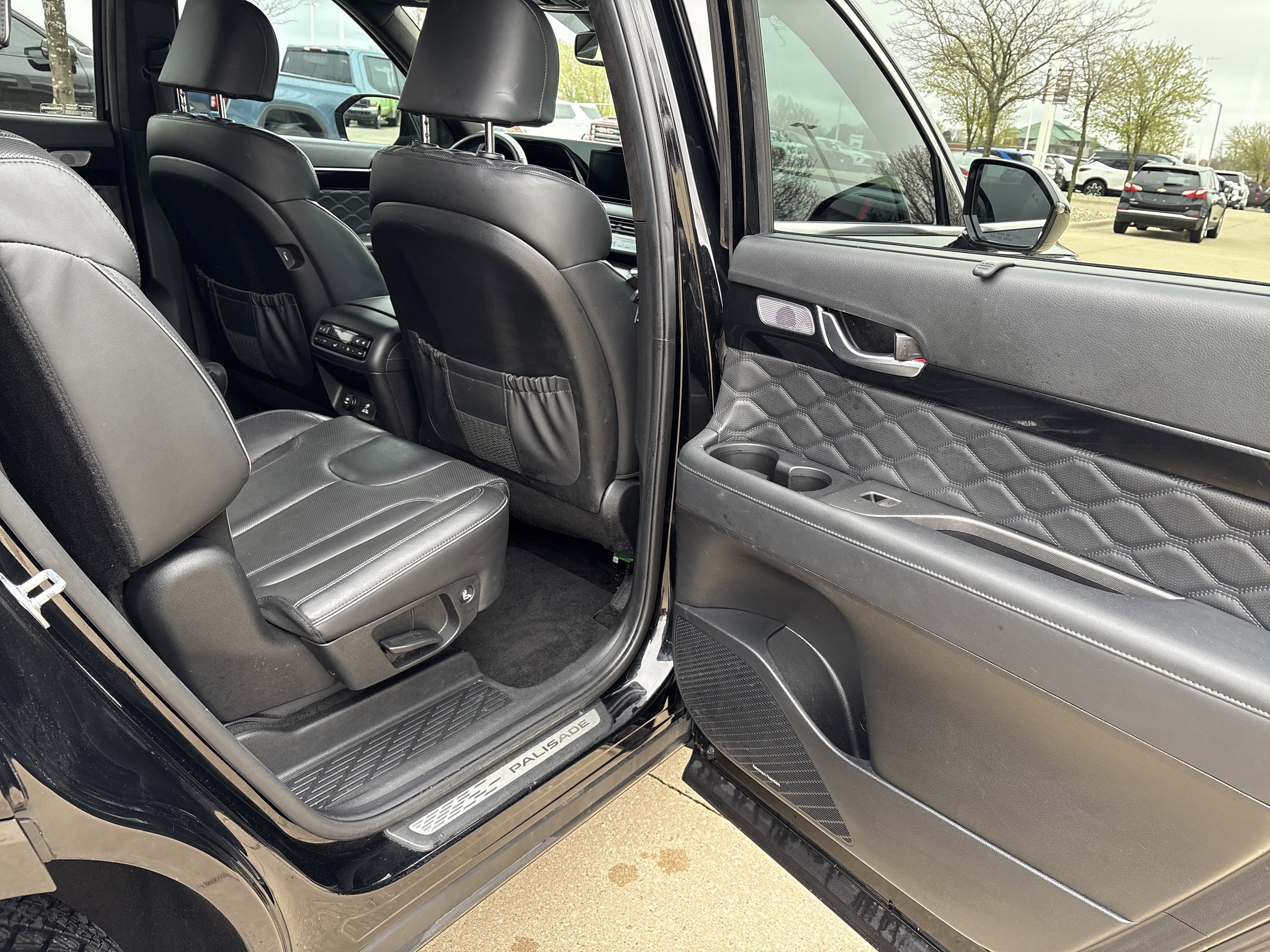 Used 2022 Hyundai Palisade Calligraphy image 13