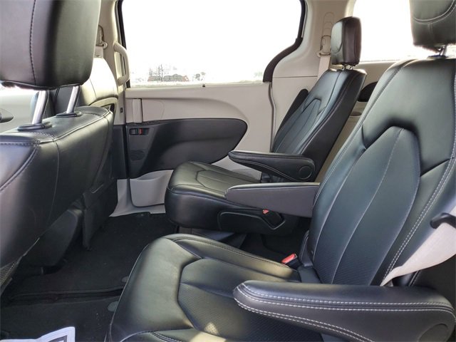 Used 2024 Chrysler Pacifica Touring-L image 23