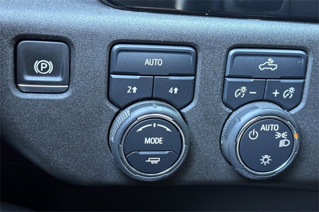 Used 2025 Chevrolet Silverado 1500 LT image 39