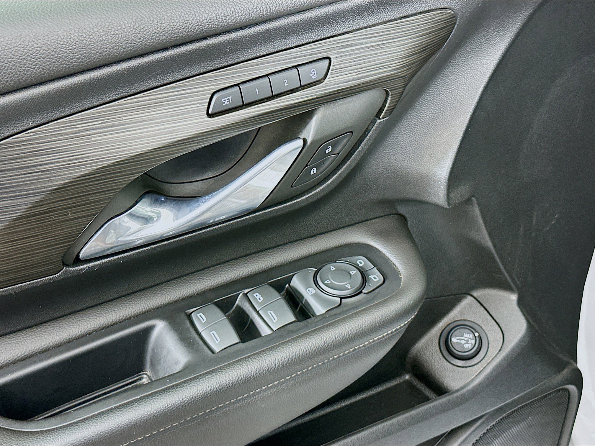 Used 2023 GMC Terrain SLT image 15