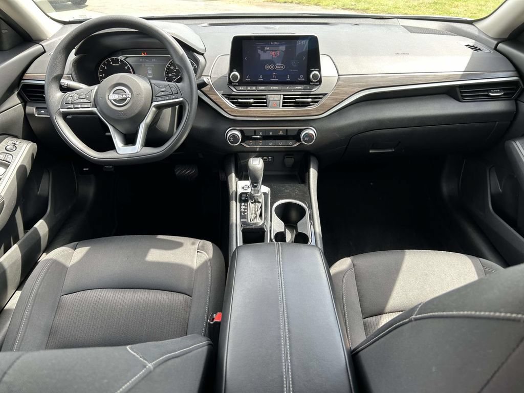 Used 2024 Nissan Altima 2.5 SV FWD image 16